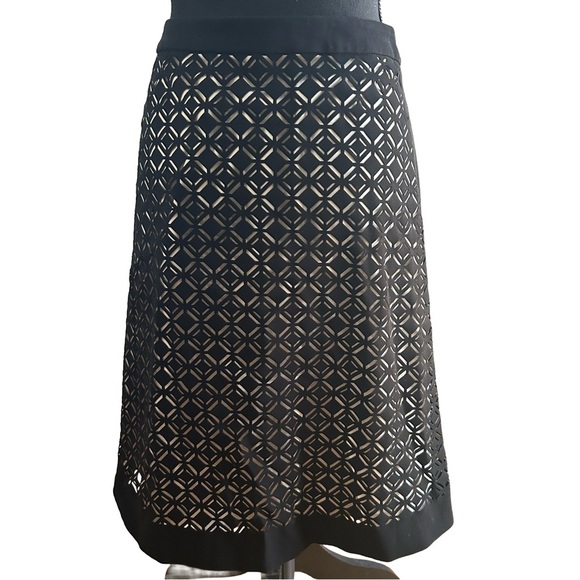 WHBM Black & Cream Cut Out Skirt. Size 10 - Picture 3 of 5